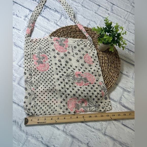 Free People Pink and Black Shoulder Bag with Vintage Charm - Picture 5 of 5
